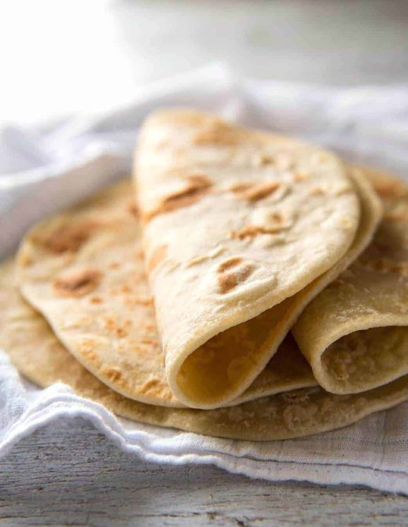 这种大饼的制作方法没有酵母，但它柔软柔韧，非常湿润。www.dibingkai.com