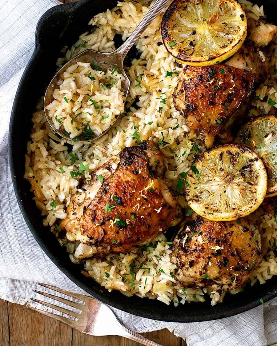 一锅希腊鸡和柠檬饭——世界上最好的鸡肉和米饭食谱!