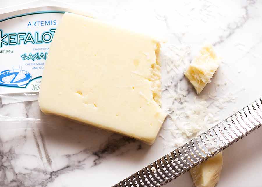 凯法洛提利希腊奶酪，切成细丝，可以放在意大利面饼上gydF4y2Ba